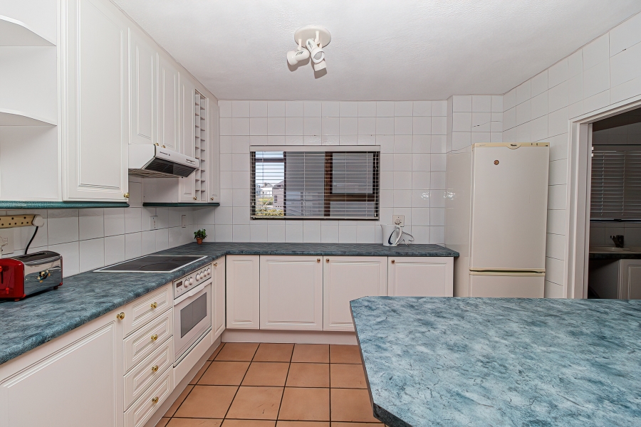 To Let 3 Bedroom Property for Rent in Beachfront Western Cape
